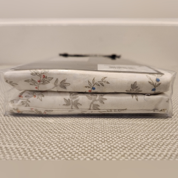 Lauren Ralph Lauren Carolyne Vine Cotton Two Standard Pillowcases - Picture 4 of 10